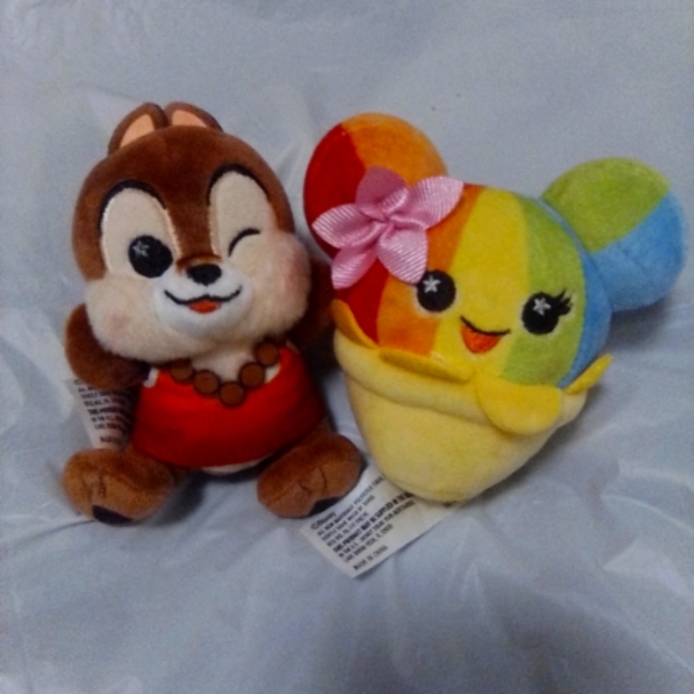 Aulani 41/2 " plushie's lot of 2